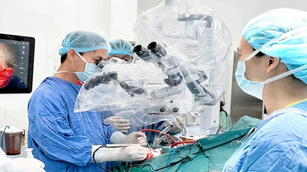 Đêm trực đầu, BV Việt Đức cơ sở Ninh Bình cứu ca đa chấn thương nguy kịch