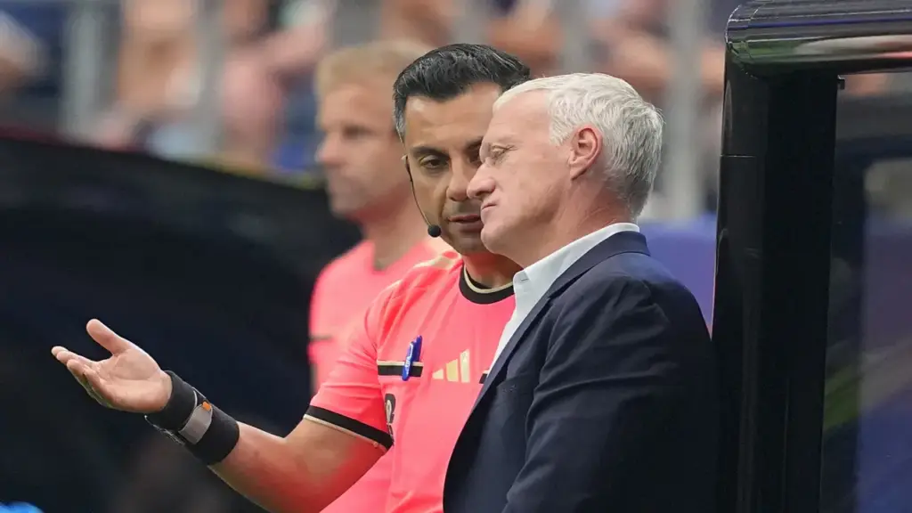 Deschamps trách trọng tài sau khi thua bán kết World Cup 2026