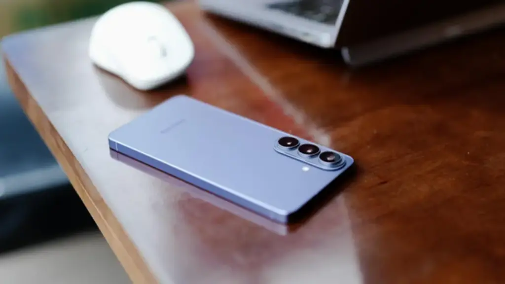 Đi làm, cà phê, du lịch: Gần 4 tháng qua mang theo Galaxy S26+ đến mọi nơi