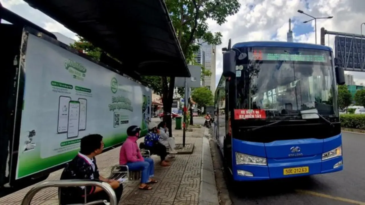 Đi xe buýt miễn phí ở TP.HCM: Hành khách bị mời xuống xe vì điều này...
