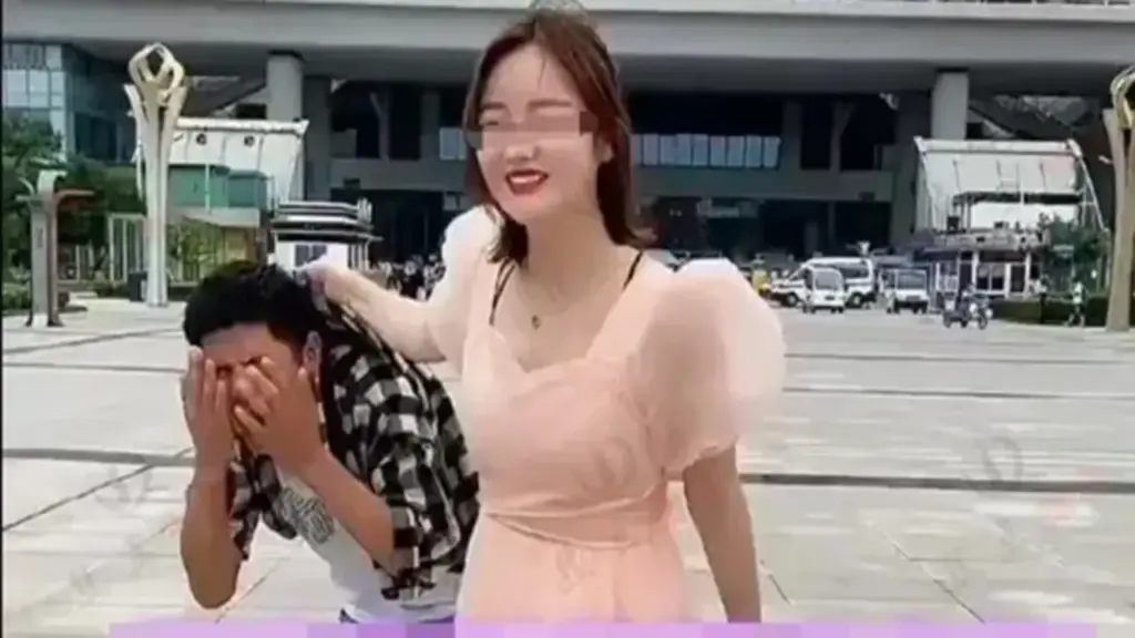 Đi xem mắt, chàng trai vừa thấy cô gái đã vội "quay xe", biết danh tính đối phương ai cũng bất ngờ