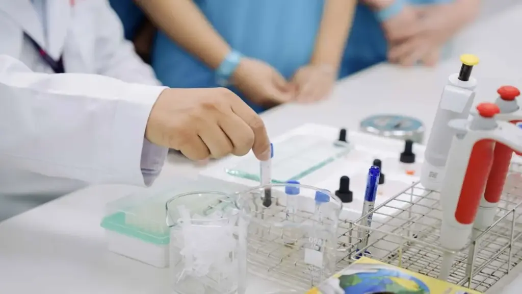 Địa phương chi tiền tỉ thu hút giáo sư ngành y có hiệu quả?