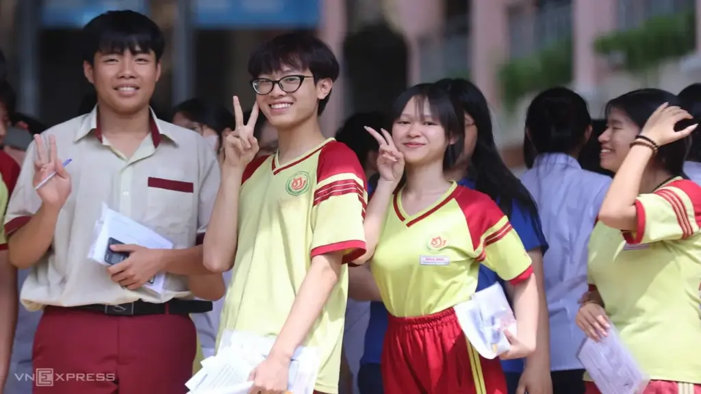 Điểm sàn Đại học Kinh tế TP HCM là 65/100