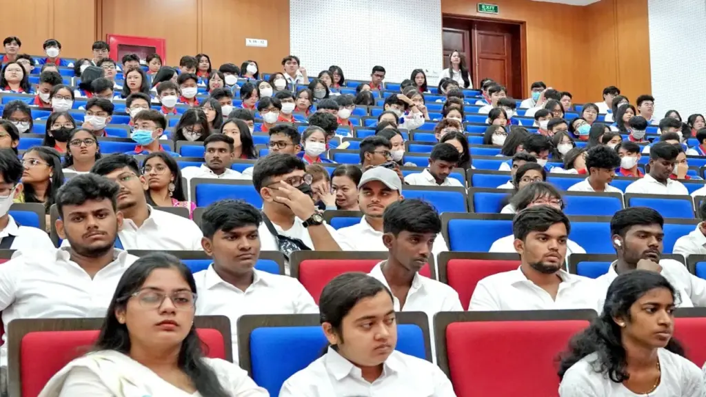 Điểm sàn Trường đại học Nam Cần Thơ: Y khoa 23 điểm, V-SAT 290 điểm