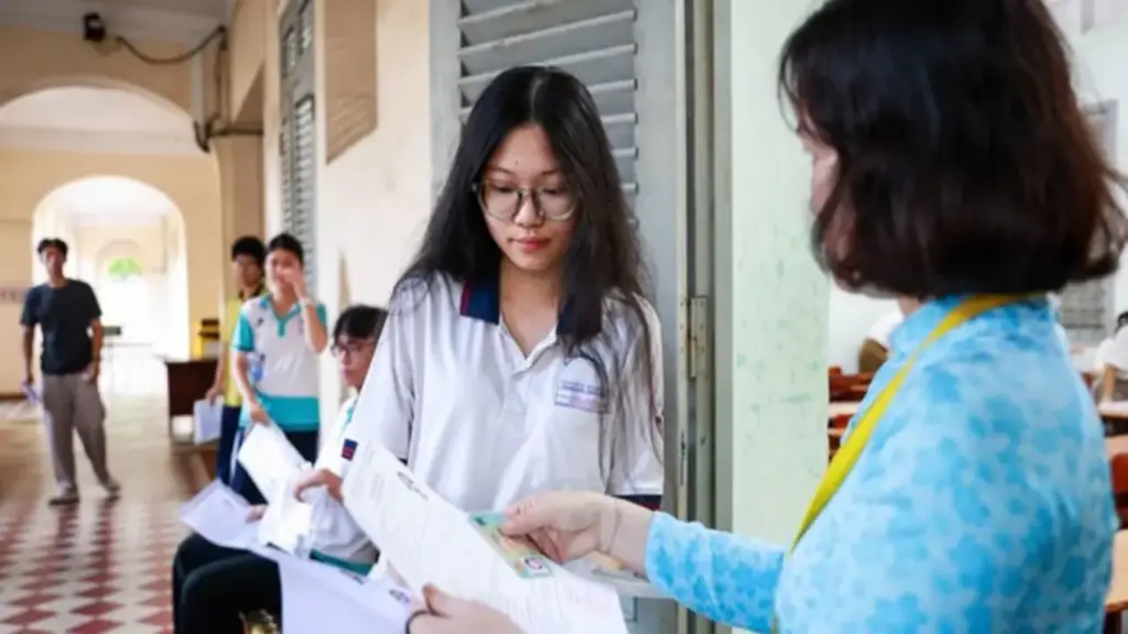 Điểm sàn Trường ĐH Ngân hàng TP.HCM: Chú ý điểm môn toán, ngữ văn với ngành luật