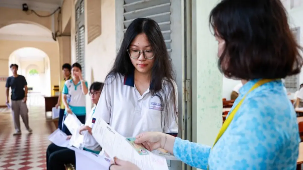 Điểm sàn Trường ĐH Ngân hàng TP.HCM: Chú ý điểm môn toán, ngữ văn với ngành luật