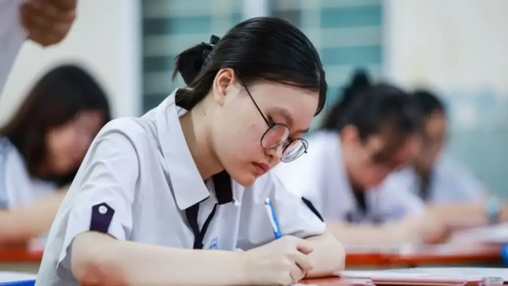 Điểm thi tốt nghiệp THPT 2026 cân bằng giữa nhóm STEM và xã hội