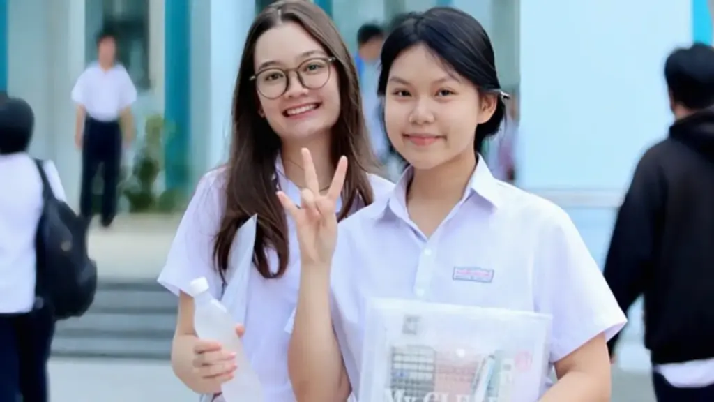 Điểm thi tốt nghiệp THPT 2026: Khánh Hòa có 71 điểm 10, thủ khoa đạt 37 điểm