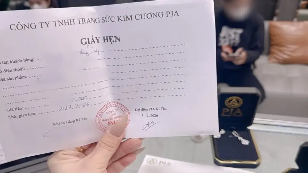 Điện thoại nghe 'ù tai', thêm cửa hàng kim cương ở TP.HCM thông báo tạm ngừng
