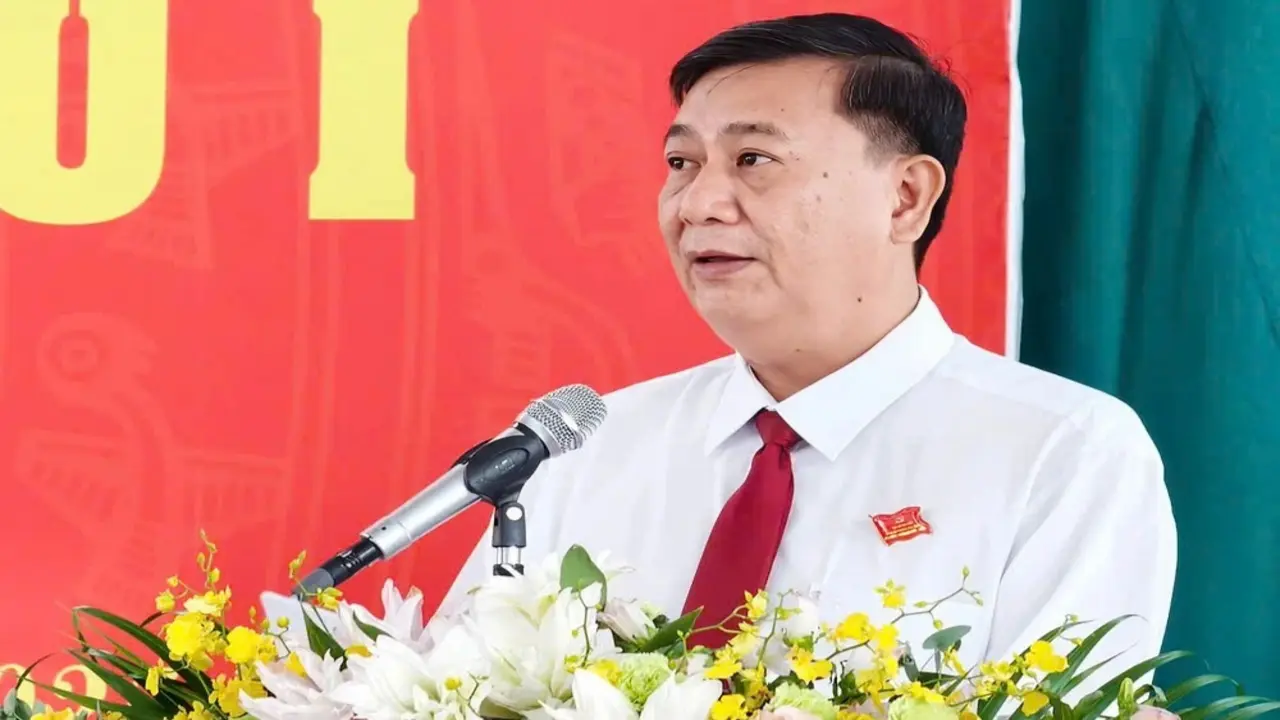 Điều động một chủ tịch UBND phường ở TPHCM làm hiệu trưởng trường THPT