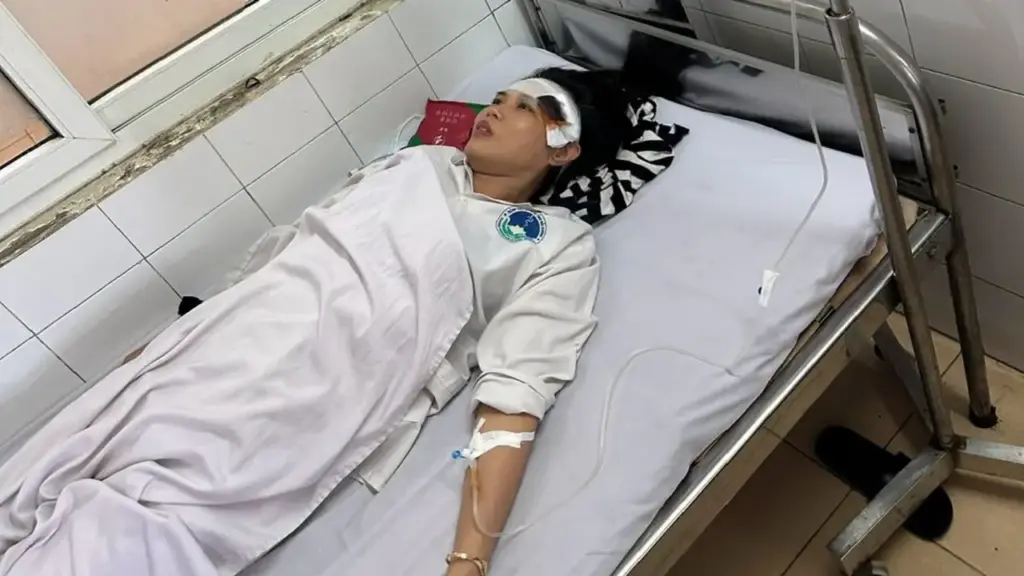 Điều dưỡng trưởng bệnh viện bị nhóm người hành hung nhập viện