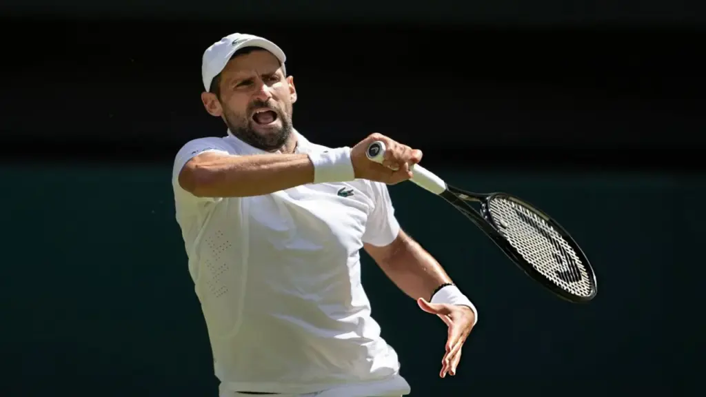 Djokovic vượt Federer, ghi dấu mốc lịch sử ở Wimbledon