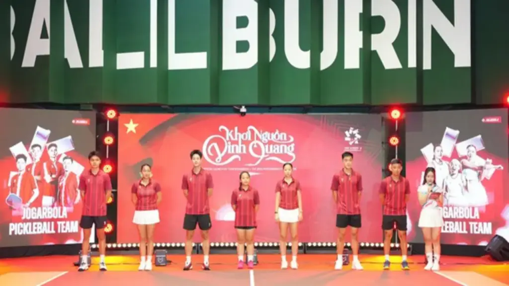 Đỗ Minh Quân, Trịnh Linh Giang và Trương Vinh Hiển cùng chung đội pickleball