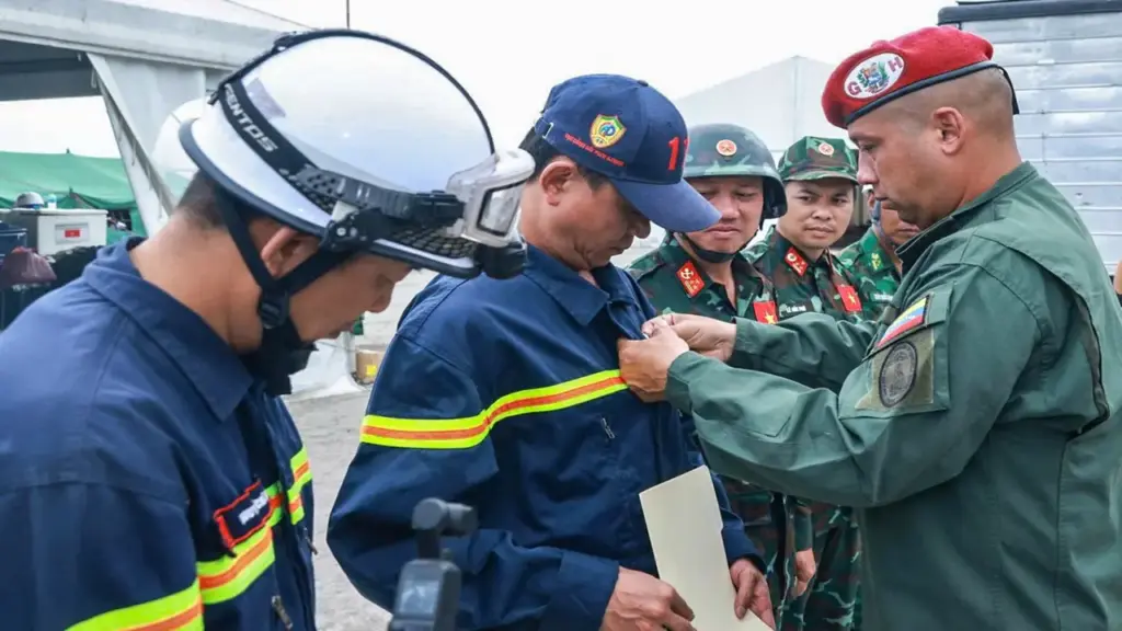 Đoàn cứu nạn, cứu hộ Việt Nam nhận Huy chương 'Anh hùng Venezuela'