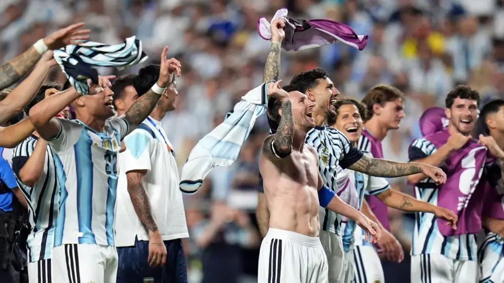 Đội tuyển Argentina hát giễu người Anh