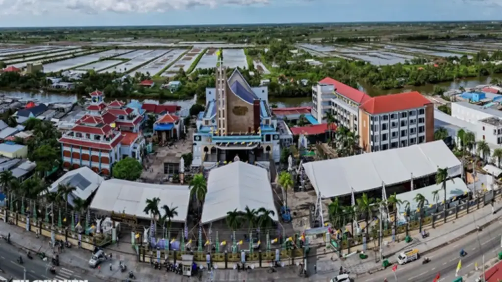 Dòng người hành hương về Tắc Sậy: Học cách sống tử tế từ cha Trương Bửu Diệp