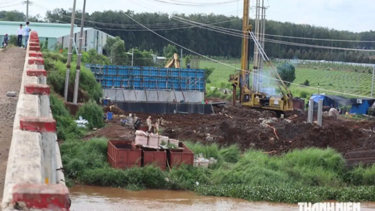 Dự án mở rộng quốc lộ 14 được giải cứu khỏi 'bẫy' trụ điện