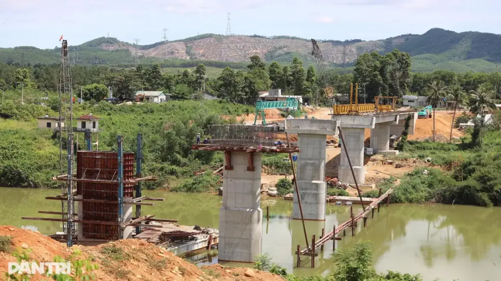 Dự án thay thế cầu treo 25 năm tuổi về đích sớm hơn 2 năm