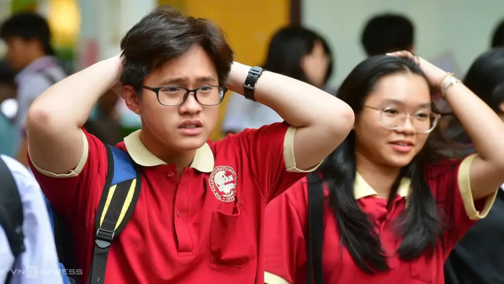 Dự báo điểm chuẩn đại học 2026 giảm 0,5-2 điểm, B00 'ngược dòng'