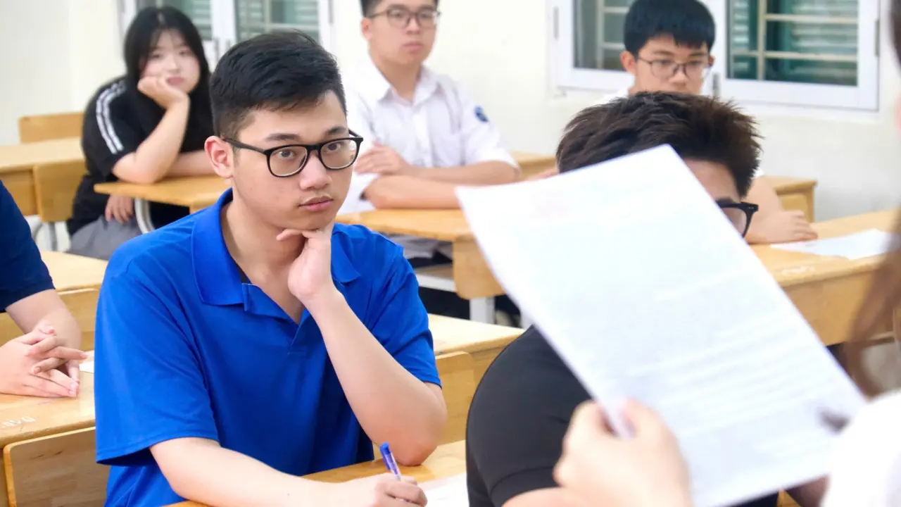 Dự đoán biến động điểm chuẩn 5 tổ hợp A00, A01, B00, C00, D01