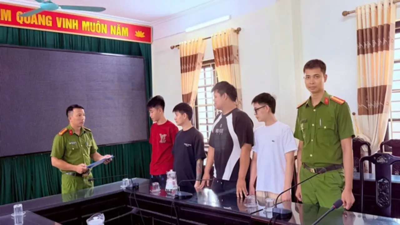 Dụ học sinh THPT bán tài khoản ngân hàng, 4 đối tượng bị khởi tố