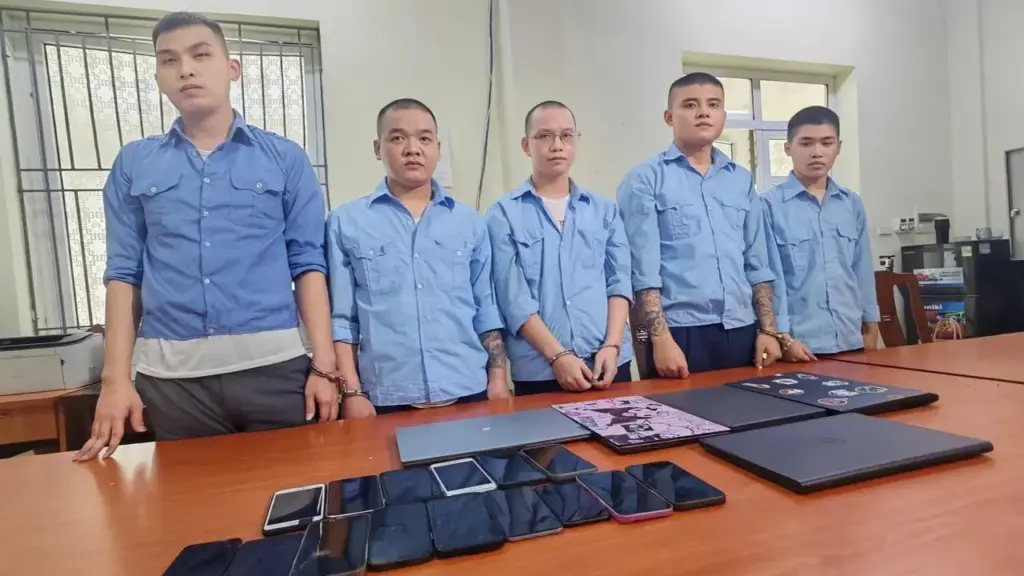 Dùng phần mềm kiểm soát SIM điện thoại để chiếm tiền trong tài khoản ngân hàng