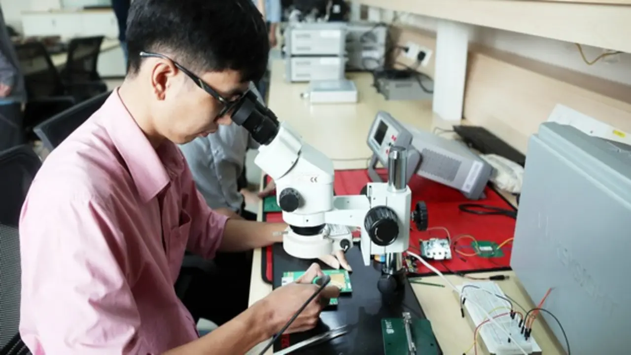 Dùng vốn ngoại để nâng cao nội lực: Nâng cấp 'bệ phóng'