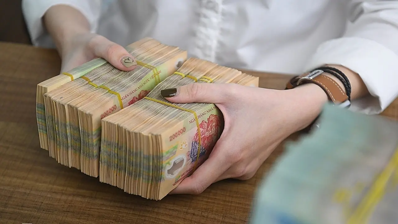Dưới 10 tỷ tôi gửi tiết kiệm ngân hàng