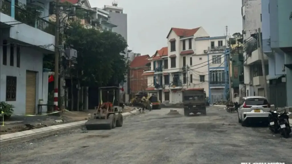 Đường 4 làn xe trên kênh thoát nước sân bay Tân Sơn Nhất dần thành hình