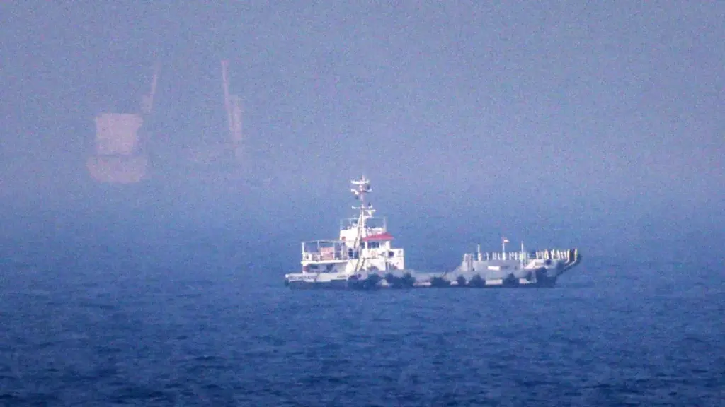 Eo biển Hormuz đóng mở, thế giới nín thở