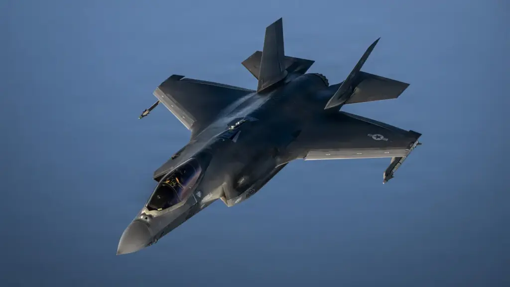 F-35A Mỹ phát tín hiệu khẩn giữa đợt không kích Iran