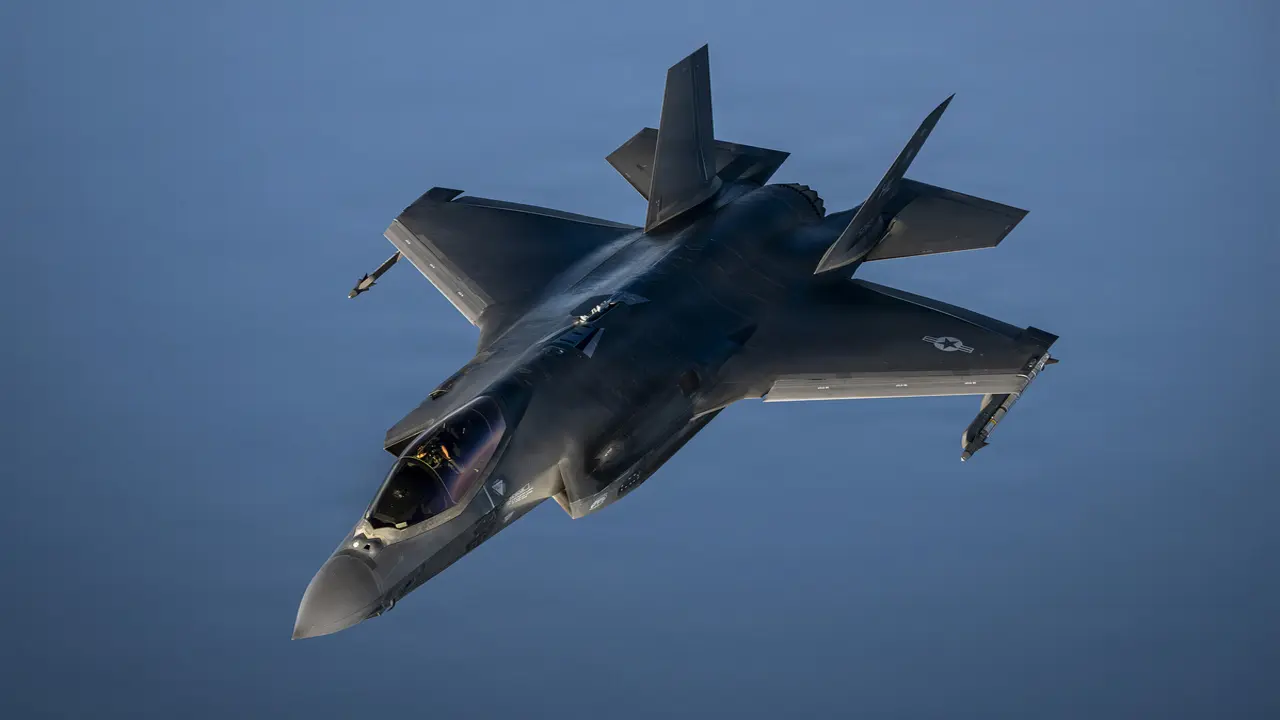 F-35A Mỹ phát tín hiệu khẩn giữa đợt không kích Iran