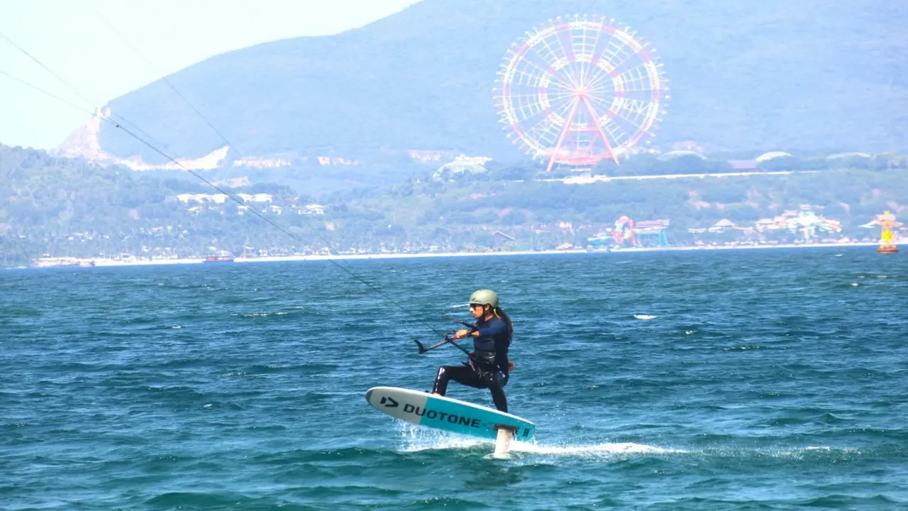 Festival Biển 2026: Ngắm diều khổng lồ, vận động viên lướt ván trên vịnh Nha Trang