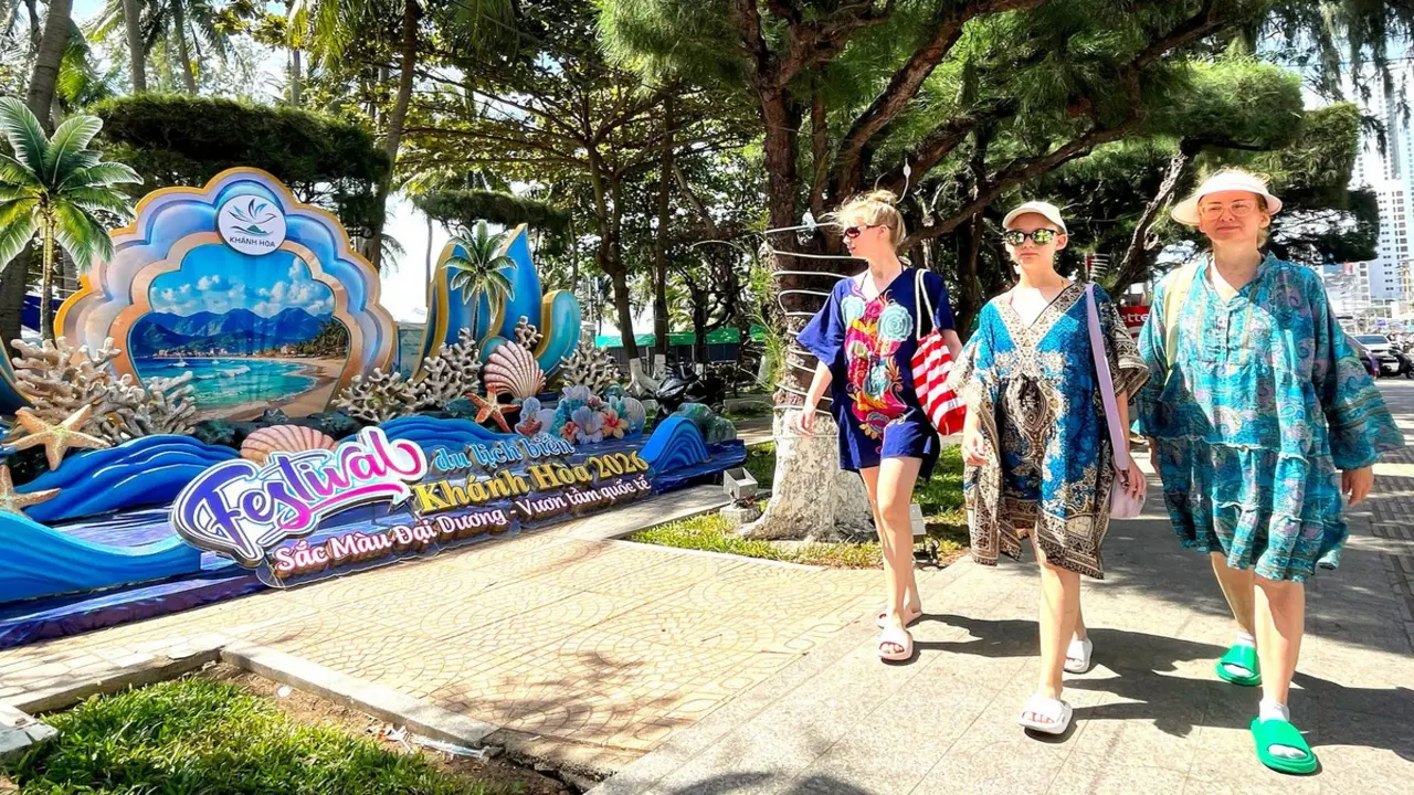Festival Biển Khánh Hòa 2026: Khách sạn 'cháy phòng', chuyến bay đến Nha Trang tăng vọt