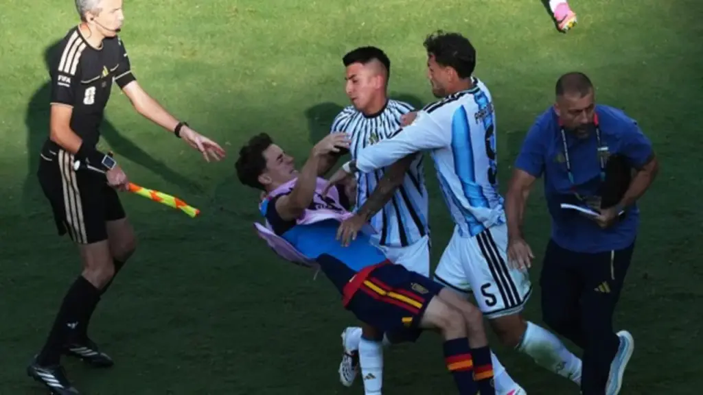 FIFA bất ngờ xóa thẻ đỏ của Paredes, lên tiếng về màn ẩu đả sau chung kết World Cup