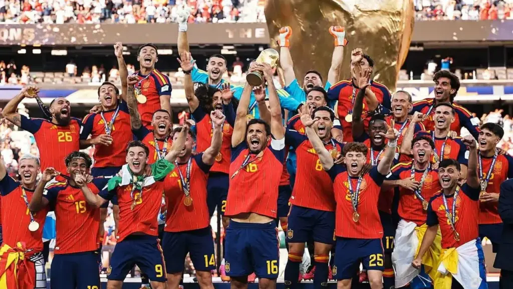 FIFA cắt hình ông Trump khỏi bức ảnh nhà vô địch World Cup