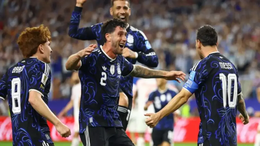 FIFA ‘chiều’ Argentina hết nấc trước bán kết gặp Anh, gợi lại 'điềm lành' Maradona