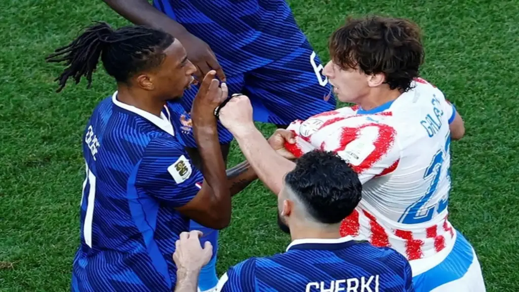 FIFA ra phán quyết bất lợi cho đội tuyển Pháp trước trận tứ kết
