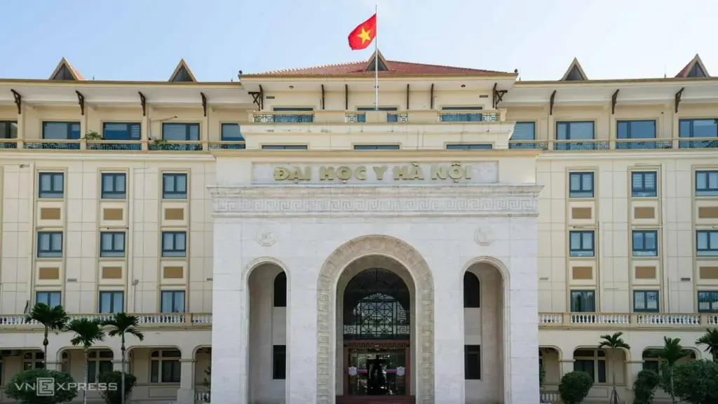Gần 280 thí sinh đầu tiên trúng tuyển Đại học Y Hà Nội