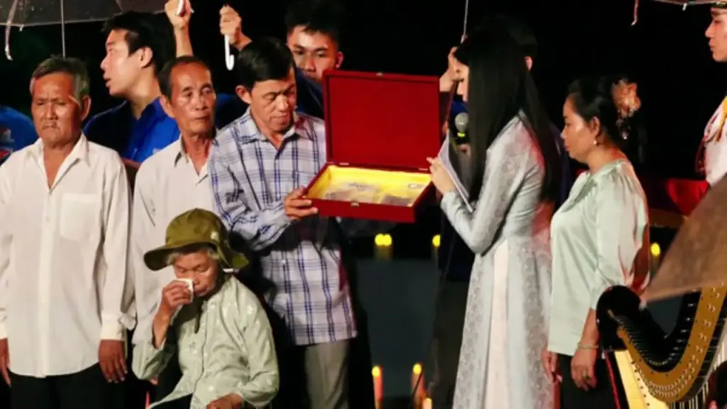 Gần 60 năm đợi chờ, gia đình liệt sĩ Huỳnh Văn Quên đón được anh hai "trở về"