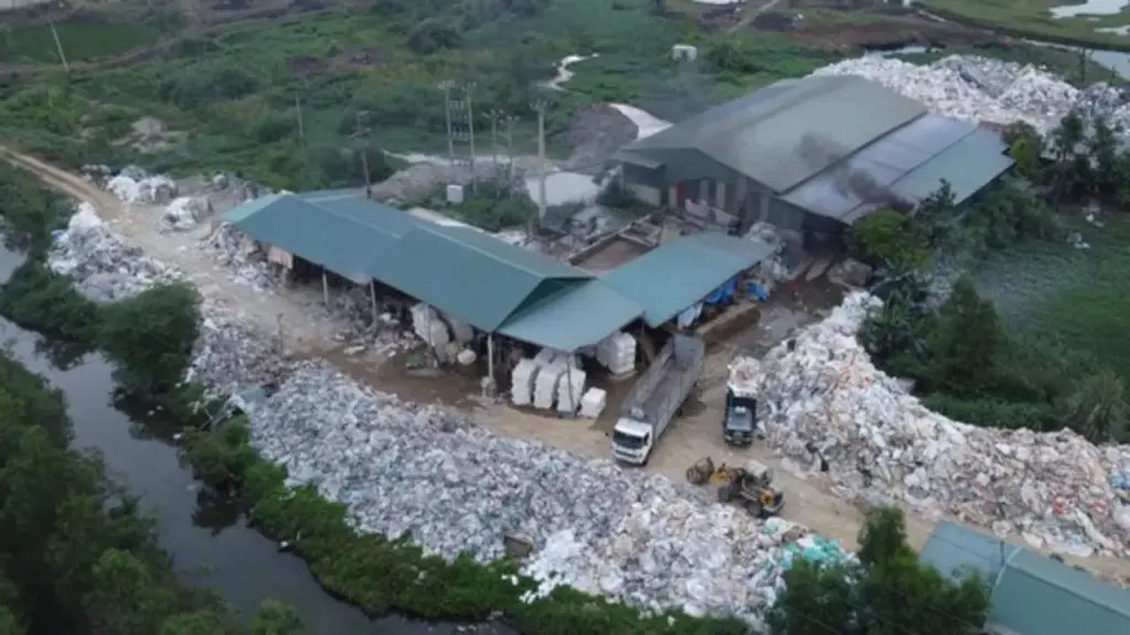 Gây ô nhiễm môi trường, khởi tố 3 chủ xưởng tái chế, hàng chục cơ sở dừng hoạt động