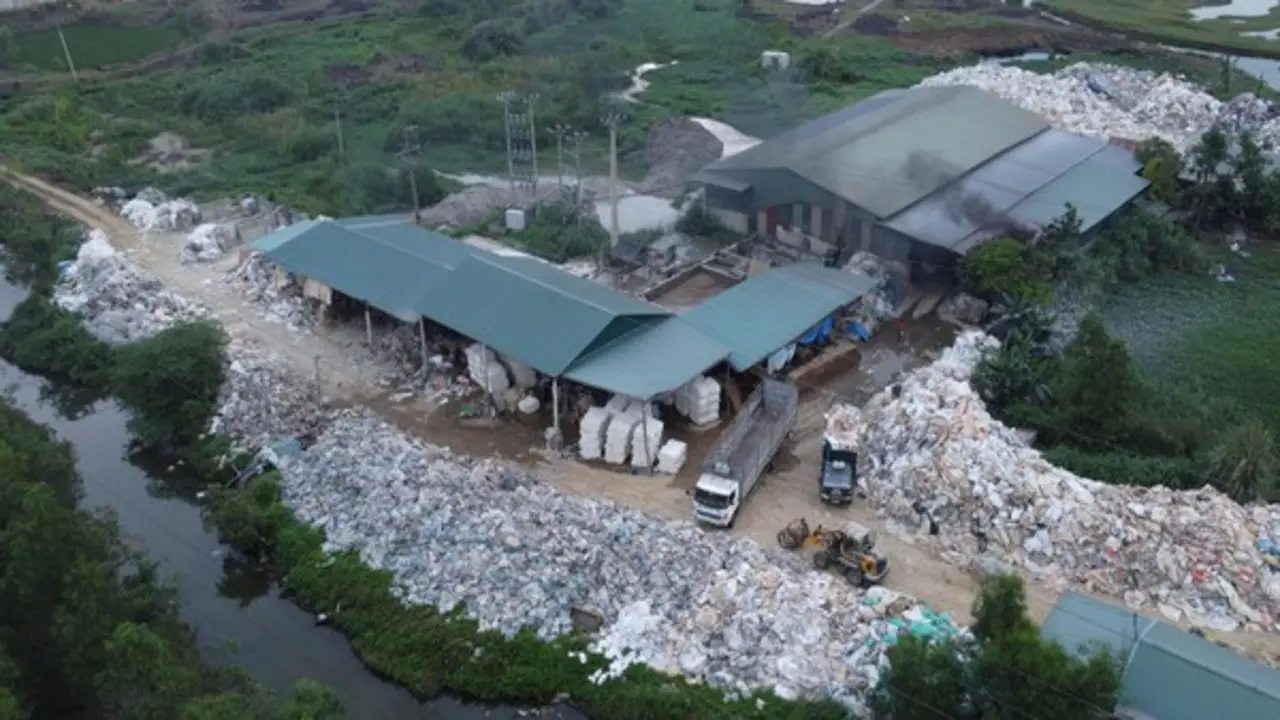Gây ô nhiễm môi trường, khởi tố 3 chủ xưởng tái chế, hàng chục cơ sở dừng hoạt động