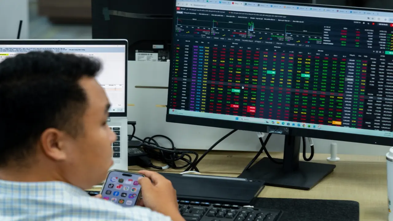 Giá cổ phiếu chưa bằng ly trà đá, lại sắp bị hủy niêm yết, doanh nghiệp ở TP.HCM xin lỗi cổ đông