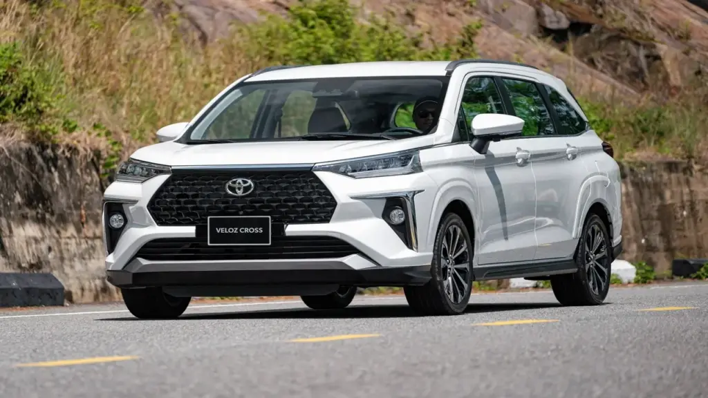 Giá Toyota Veloz Cross tạo đáy mới, giảm hơn 100 triệu đồng tại đại lý