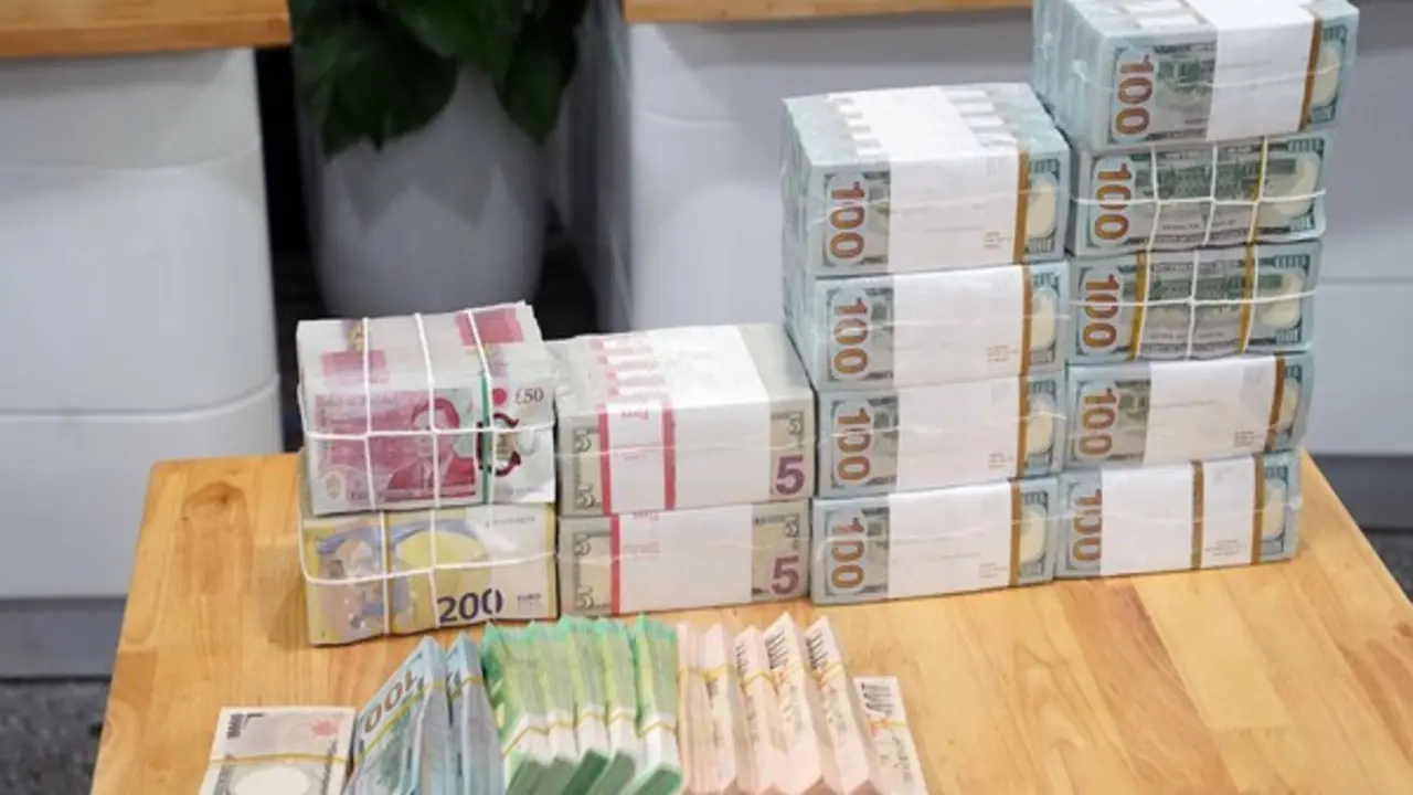 Giá USD hôm nay 12.7.2026: Ngân hàng giảm chiều mua, tăng chiều bán