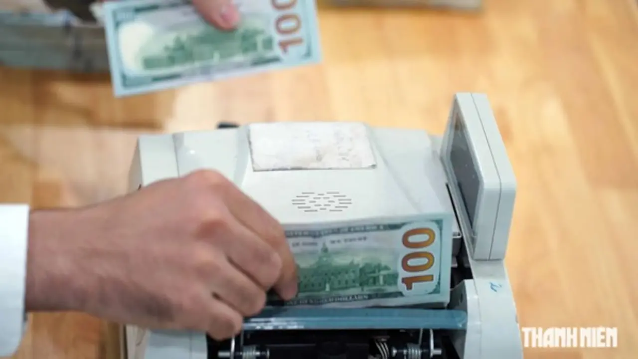 Giá USD hôm nay 17.7.2026: Ngân hàng giảm nhẹ dù tỷ giá trung tâm tăng