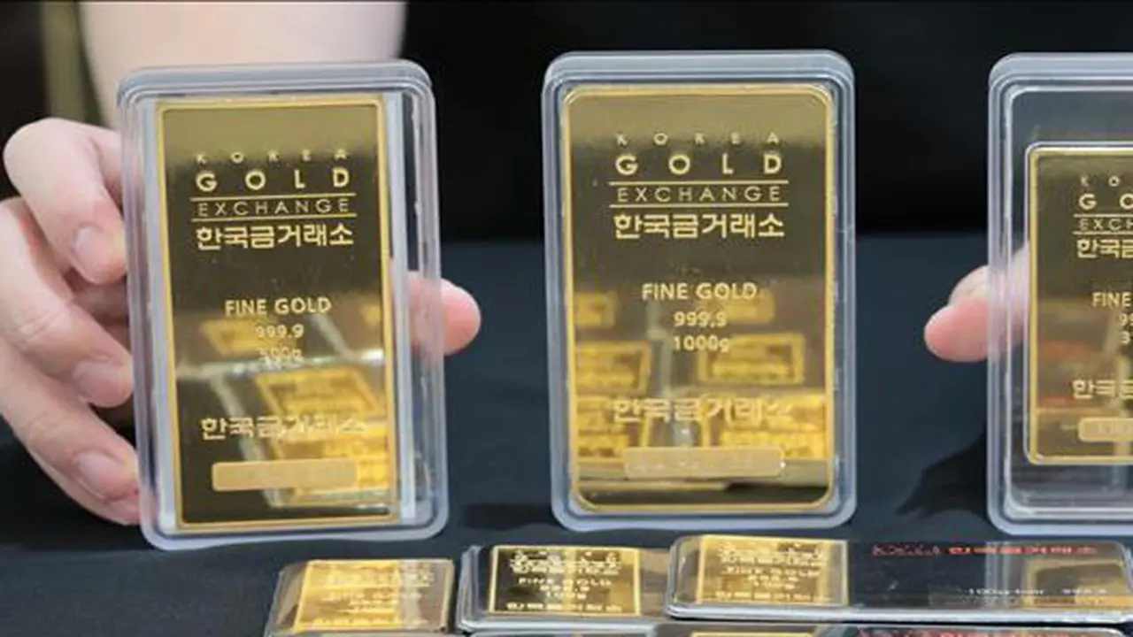 Giá vàng thế giới bất ngờ rơi xuống dưới 4.000 USD/ounce