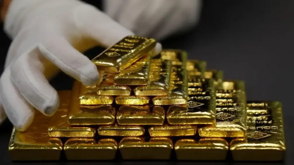 Giá vàng thế giới vượt 4.100 USD