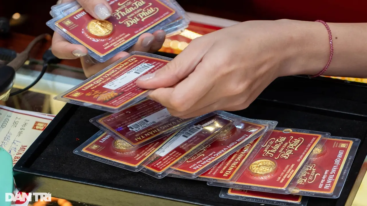 Giá vàng trong nước đắt hơn thế giới 18 triệu đồng/lượng