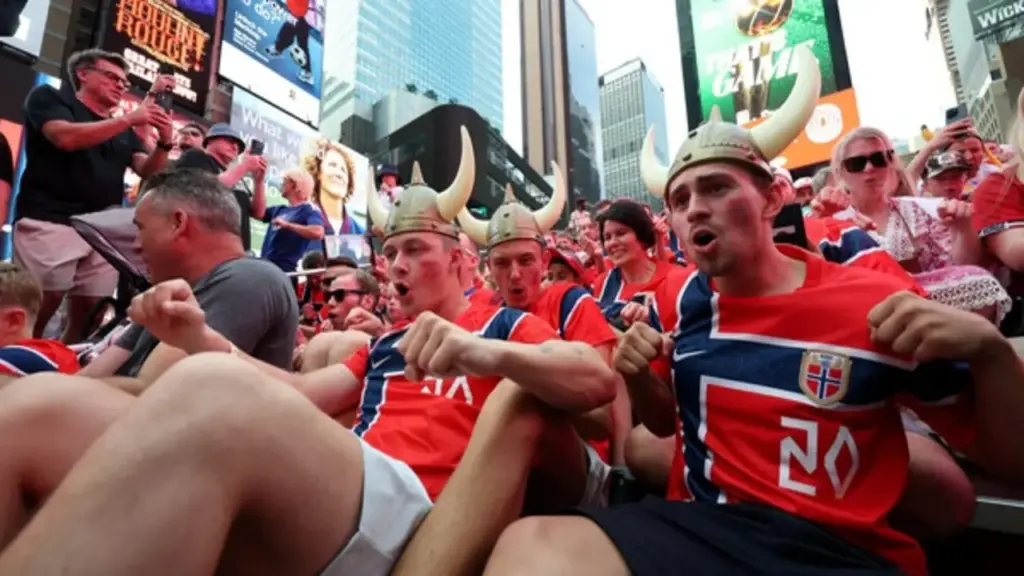Giải mã điệu 'chèo thuyền Viking' của Na Uy gây bão tại World Cup